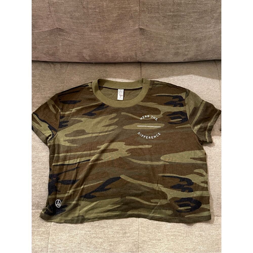 Cropped loose fit camo workout tee small